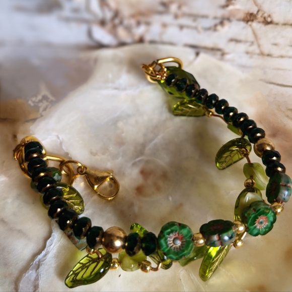 Glass Green Flowers, Leaves & Beads In Druid Flower Bracelet - Picture 4 of 6